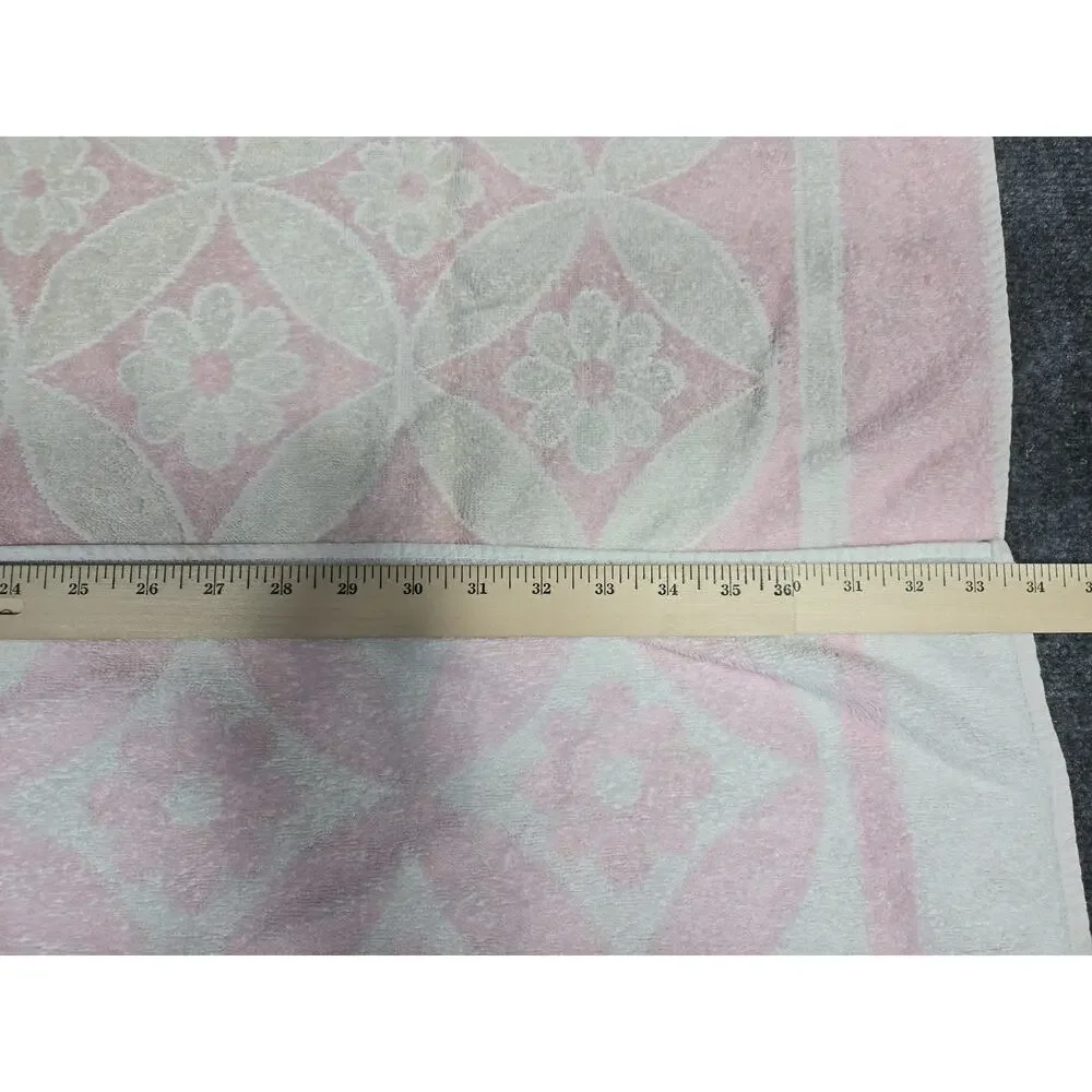Set of Fashion Manor Decorator Collection Pink & White Floral Cotton Bath Towel